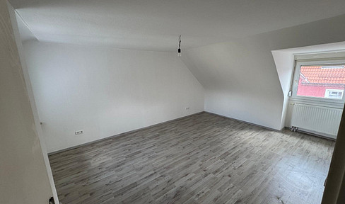 Beautiful, fully renovated 2-room apartment, available immediately.
