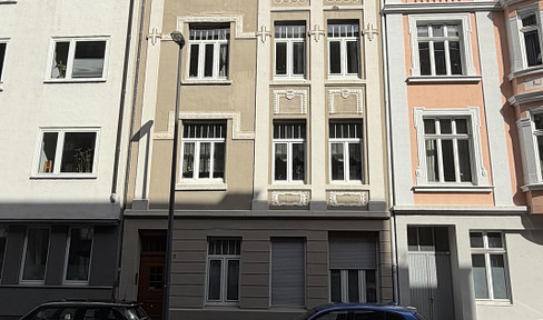 Apartment with historical charm, located in the best downtown area.