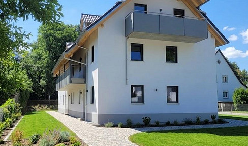 Bright 3-room apartment, first occupancy. Rent: €1,681.50 per month, including utilities. Features: kitchen, carport.