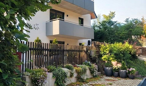Haus in Haus Wohnen auf 136 m2 gesamt eigener Eingang Erstbezug 2299€ warm inkl. Küche, Carport