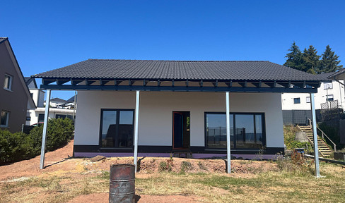 Handwerker aufgepasst ! Reduziertes Ausbauhaus mit Blick
