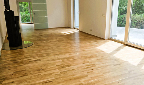 Mehrgenerationenhaus im Waldidyll am Flughafensee – mit Wellnessbereich + Aufstockungspotenzial