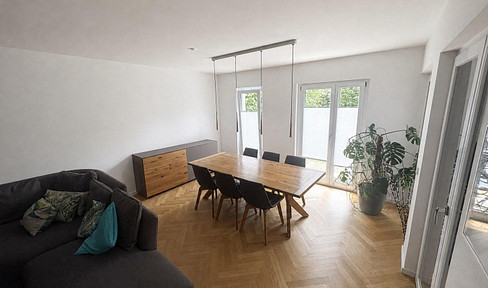 Exklusive 4-Zimmer-Gartenwohnung mit ca. 290 m² Garten und Hausgefühl am Riedberg
