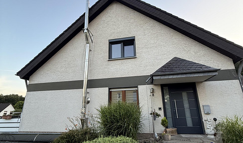 Spacious semi-detached house with a garden, located in a desirable residential area.