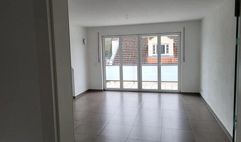 High-quality, nearly new 2-room attic apartment with fitted kitchen.