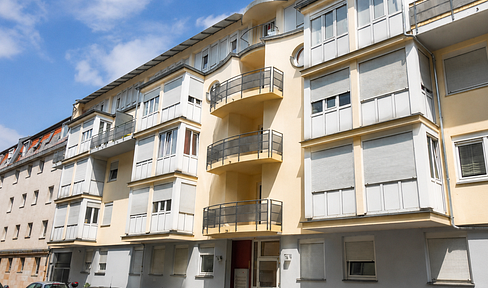 Modern and quiet 1-bedroom apartment with fitted kitchen, located in a central area of Fürth.