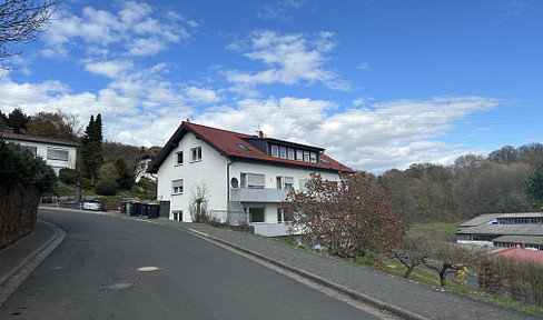 Renovierte Erdgeschoss- und Dachgeschosswohnung mit toller Aussicht zu vermieten