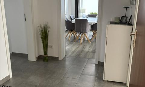 Bright 3-room apartment, 79m², with balcony, optional garage | good connections to Düsseldorf, Neuss, and Mönchengladbach.