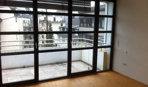 Hübsche geräumige komplett renovierte Etagenwohnung mit Blick auf den Rhein
