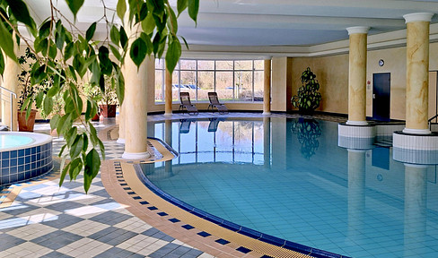 KURPARK-RESIDENZ 2-Zi.-ETW, Pool/Whirlpool/Sauna im Hausgeld inkl., Wärmepumpe! 1 TG-Stellplatz