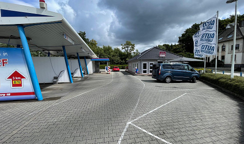 SB-Waschplatzanlage inclusive Imbiss mit Gastraum und Außenterrasse