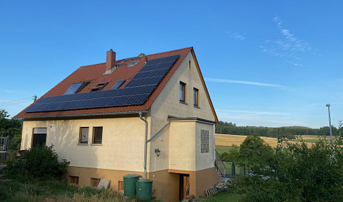 Freistehendes Familienhaus mit Fernblick und großem Garten.