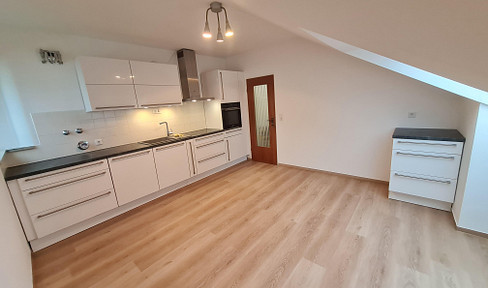 Gut geschnittene und helle 2-Zimmer-Wohnung, frisch renoviert, top Zustand und Lage, Stadtbergen