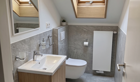 Completely renovated 1.5-room attic apartment with fitted kitchen, parquet flooring, and a storage room in the basement, located in the heart of Frankfurt.