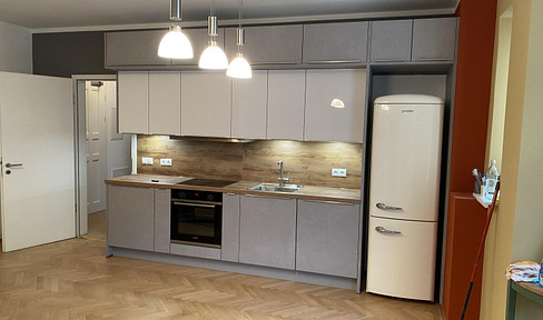 2-room apartment in a renovated pre-war building in Neuhausen (partially furnished).