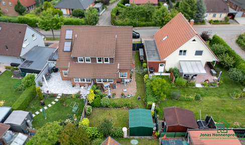 Semi-detached house with a garden - available to the buyer without commission.