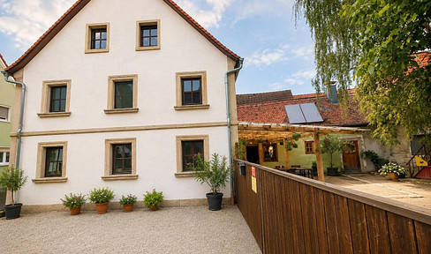 Sandstone property in Uehlfeld – completely renovated – sustainable – exceptional. A home with history.