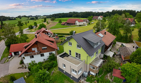 Spacious living space over two levels, almost like a house – ideal for families.