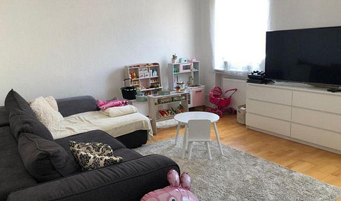 Beautiful, bright 2-room apartment with fitted kitchen and parking space in the city center of Ludwigsburg.