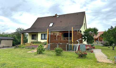 RESERVED: 160 m² of living space, 879 m² of land: Plenty of space for family, work, and your own ideas.