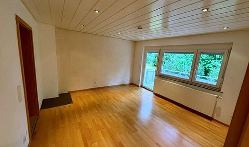 Gepflegte 4-Zimmer Eigentumswohnung mit Balkon und zwei Stellplätzen