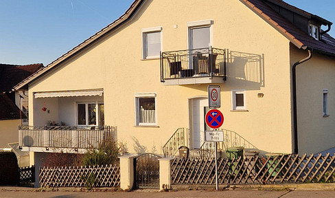 geräumiges Mehrfamilienhaus mit Garagen in Maxhütte-Haidhof