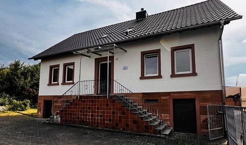 Newly renovated single-family house with a garden, available for the first time, located in 63828 Kleinkahl.