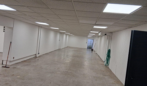 Warehouse (basement level) newly renovated, in an ideal location with excellent transport links.