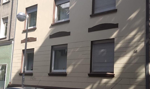Viel Raum für Ihre Ideen: Renovierungsbedürftige 4-Zimmer-Wohnung auf knapp 96 m²