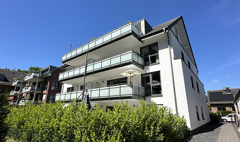 Spacious 3-room apartment with a large south-facing terrace and garden, available without a rental deposit.