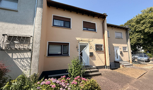 Gepflegtes Reihenmittelhaus mit großem Garten in Frankfurt-Sossenheim