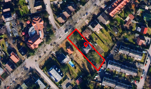 Building plot of 1412 square meters with a total living area of 847 square meters, including a residential building, located at the Mariendorf racetrack.