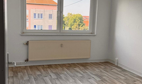 266 € | 69 qm | 4 ZKB Balkon | Günstige Fernwärme