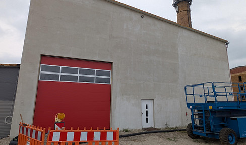 654 m² warehouse space + 97 m² office and storage space + outdoor area up to 15,000 m².