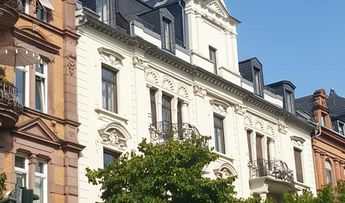 Von Privat: Wohntraum in der Taunusstraße: Wunderschöne Altbauwohnung mit idyllischem Garten