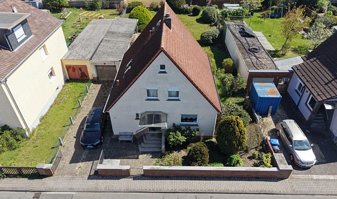 Freihstehendes Einfamilienhaus mit Garage und großem Garten in Gräfenhausen