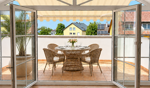 Mediterranean penthouse apartment with an exclusive living environment, located in a stylish building with only five apartments.