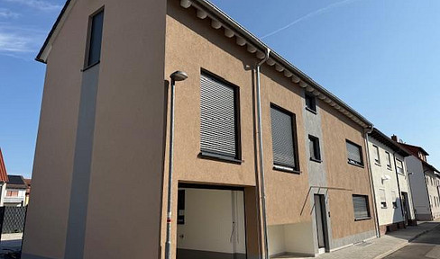 NEUBAU!ERSTBEZUG! 3-Zimmer-Wohnung offene Küche im 1. Obergeschoss