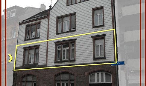 Spacious apartment with a backyard terrace, conveniently located near the train station.
