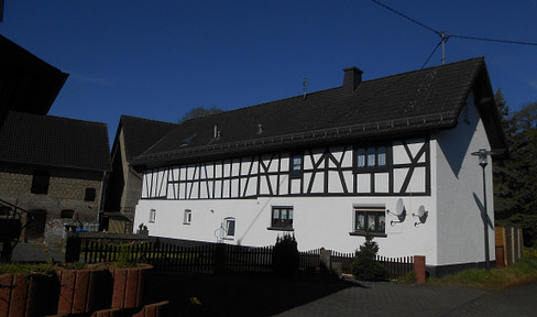 Vollvermietetes Gebäude - DHH als Eigennutz möglich - mit Nebengebäude und neuer Garage