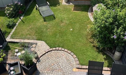 Von Privat, RMH, Fernwärme, Fußbodenheizung, Kamin, Vollkeller, ausgebautes DG, Doppelcarport
