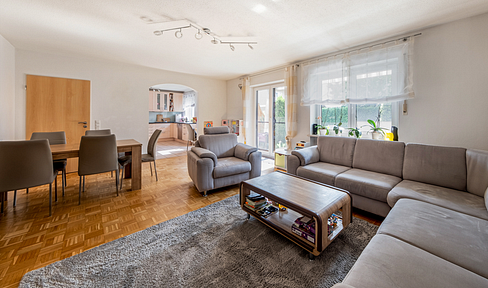 Helle 4-Zimmer-EG-Wohnung mit Terrasse, Hobbyraum & TG in Pliening