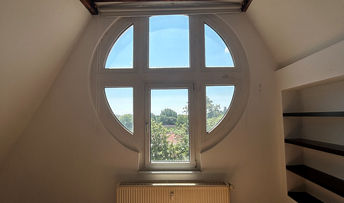 Charmanter, lichtdurchfluteter Wohntraum im DG – Magdeburg Stadtfeld Ost