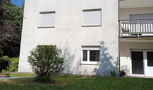 Renovierte 2-Zimmer-Erdgeschosswohnung mit neuem Bad, Küche und Gartennutzung