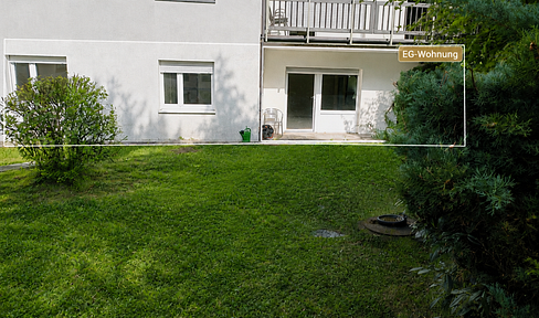 Renovated 2-room ground-floor apartment with a new bathroom, kitchen, and access to a garden.