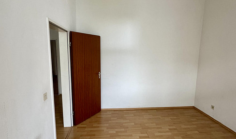 Practical 3-room apartment in the quiet eastern part of Frankfurt – no agency fees.