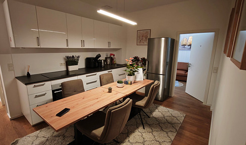 Urban Living am Hirschgarten: Ruhige 2,5 Zimmer im FRIENDS Tower mit Rooftop-Alpenblick