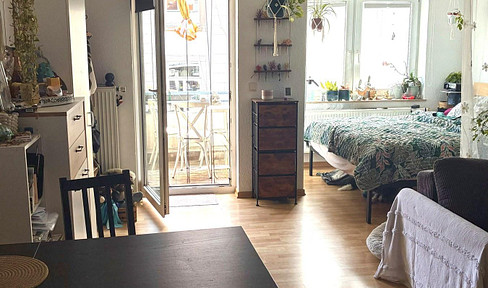 Available from October 1st: Bright 1-room apartment with a balcony in the Weinbergpark area – no agency fees.