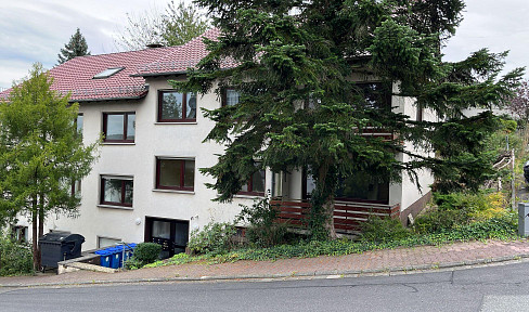 Attraktive, renovierte 3-Zi.-Dachgeschosswohnung mit neuer EBK und großer Terrasse und Panoramablick