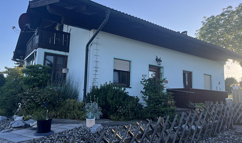 Einfamilienhaus/Ferienhaus mit großem Grundstück